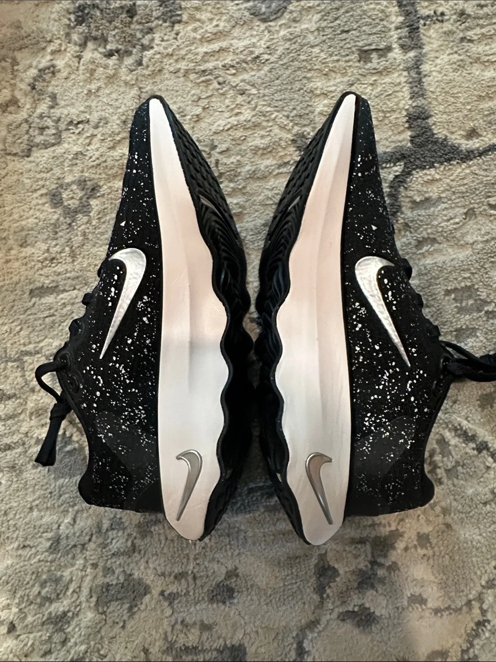 NIKE Motiva SE Walking Sneaker NIB